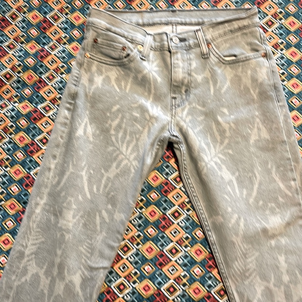 Levi’s 511 light tropical print jeans. Mens 29 x 32 slim fit. Like new.